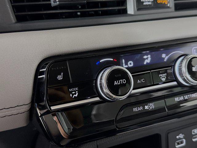 Photo of 2025 Platinum White Pearl Honda Pilot