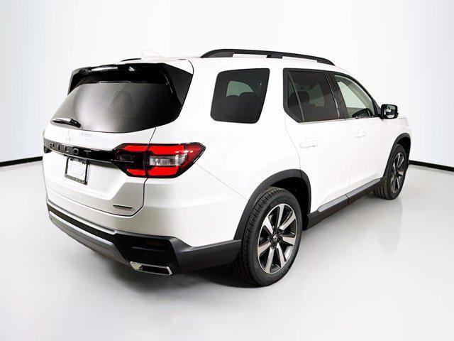 Photo of 2025 Platinum White Pearl Honda Pilot