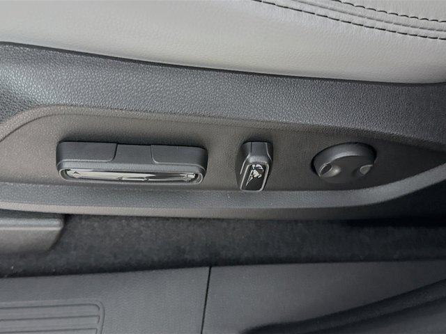 Photo of 2025 Platinum White Pearl Honda Pilot