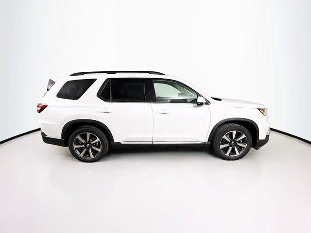 Photo of 2025 Platinum White Pearl Honda Pilot