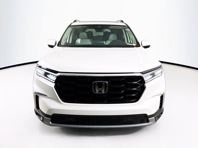 Photo of 2025 Platinum White Pearl Honda Pilot