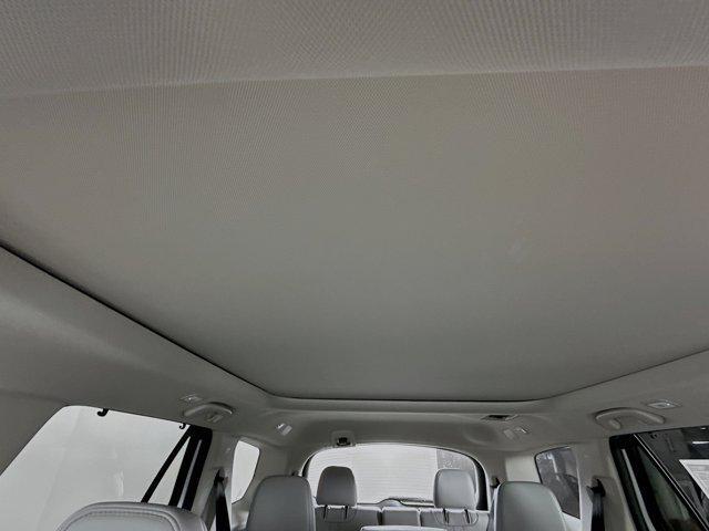 Photo of 2025 Platinum White Pearl Honda Pilot