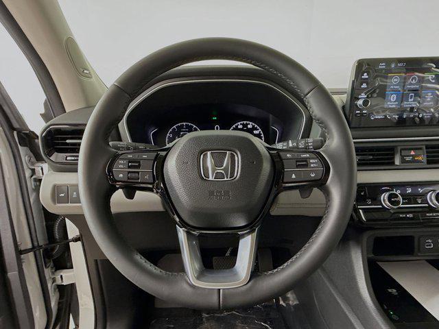 Photo of 2025 Platinum White Pearl Honda Pilot