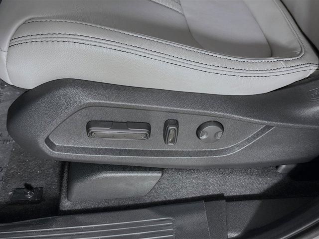 Photo of 2025 Lunar Silver Metallic Honda Pilot