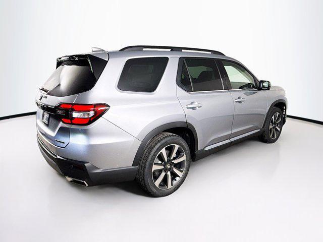 Photo of 2025 Lunar Silver Metallic Honda Pilot