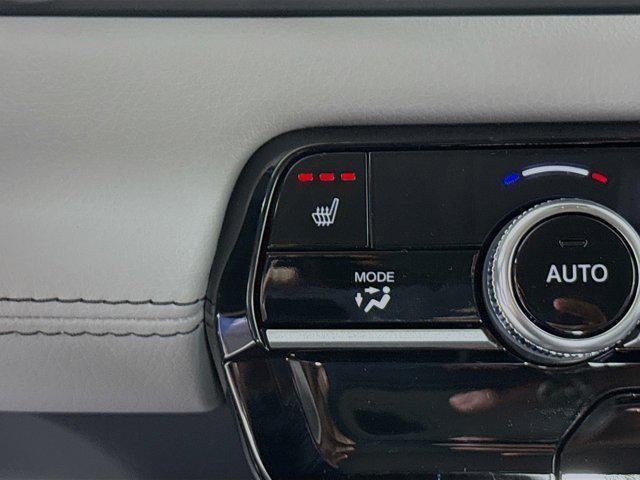 Photo of 2025 Lunar Silver Metallic Honda Pilot