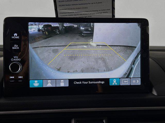 Photo of 2025 Lunar Silver Metallic Honda Pilot