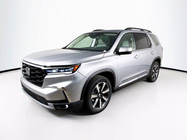 Photo of 2025 Lunar Silver Metallic Honda Pilot