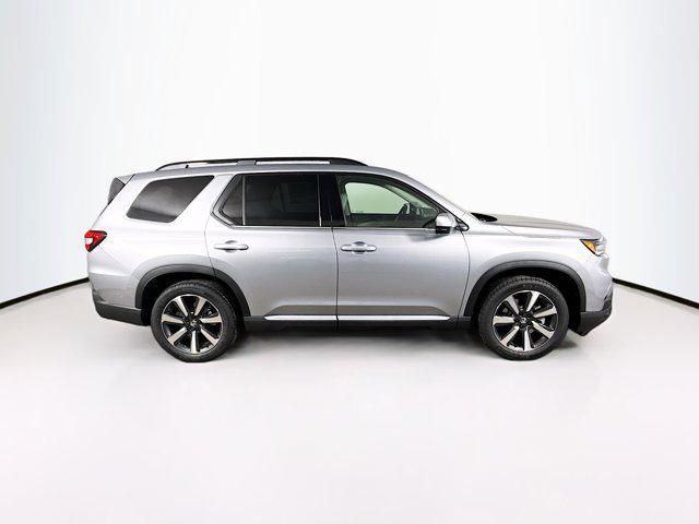 Photo of 2025 Lunar Silver Metallic Honda Pilot
