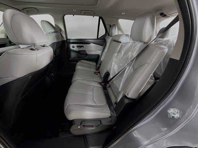 Photo of 2025 Lunar Silver Metallic Honda Pilot