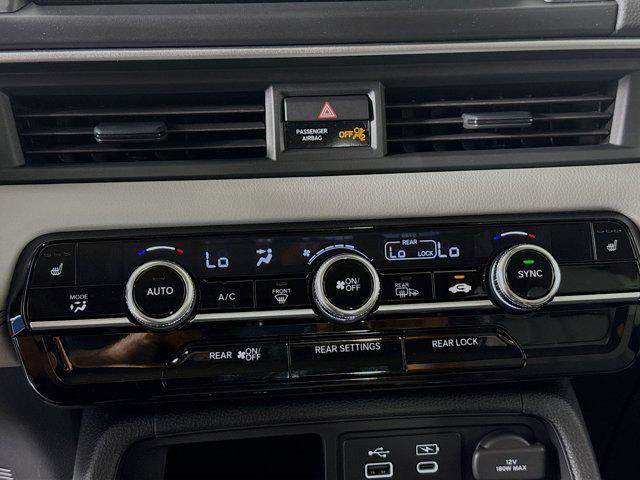 Photo of 2025 Lunar Silver Metallic Honda Pilot