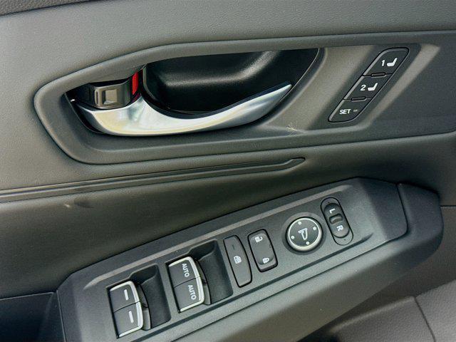 Photo of 2025 Solar Silver Metallic Honda Accord Hybrid