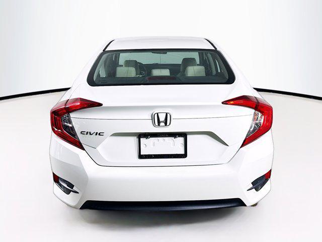 Photo of 2018 White Honda Civic