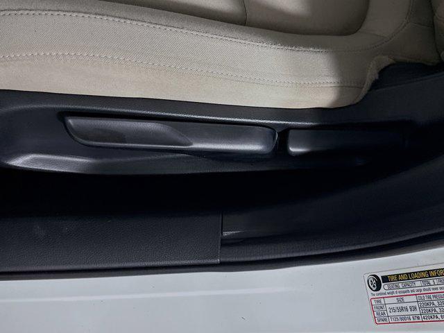 Photo of 2018 White Honda Civic