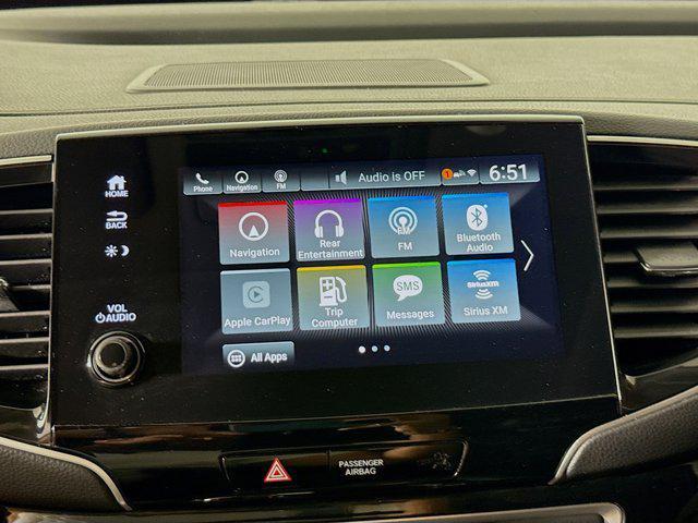 Photo of 2022 White Honda Pilot