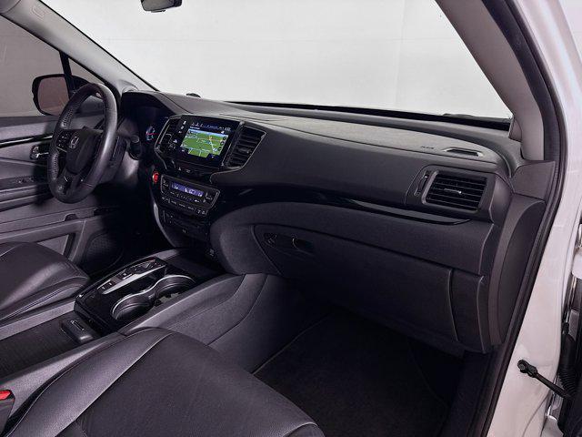 Photo of 2022 White Honda Pilot