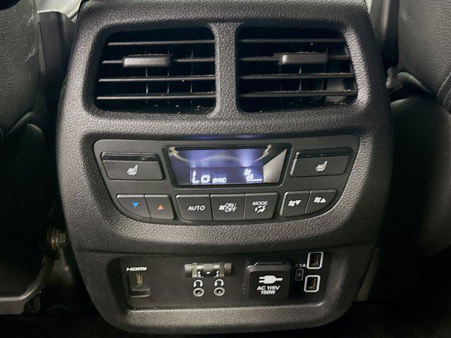 Photo of 2022 White Honda Pilot