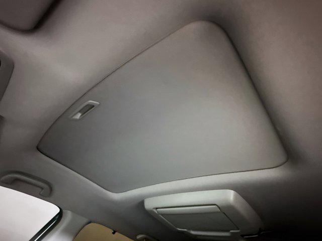 Photo of 2022 White Honda Pilot