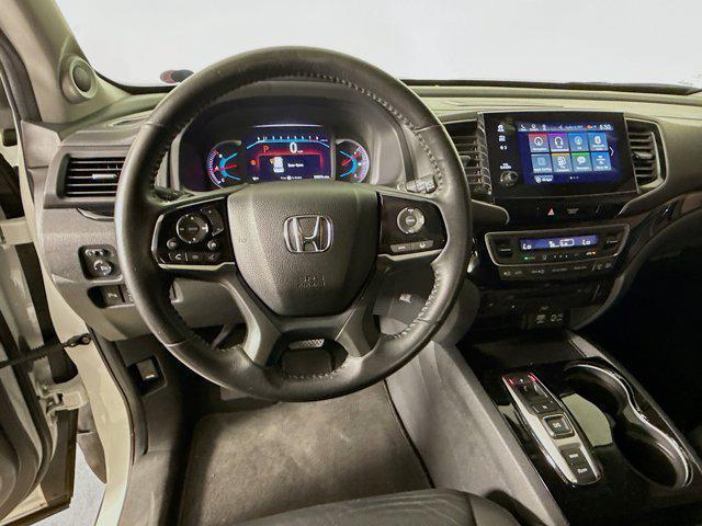 Photo of 2022 White Honda Pilot