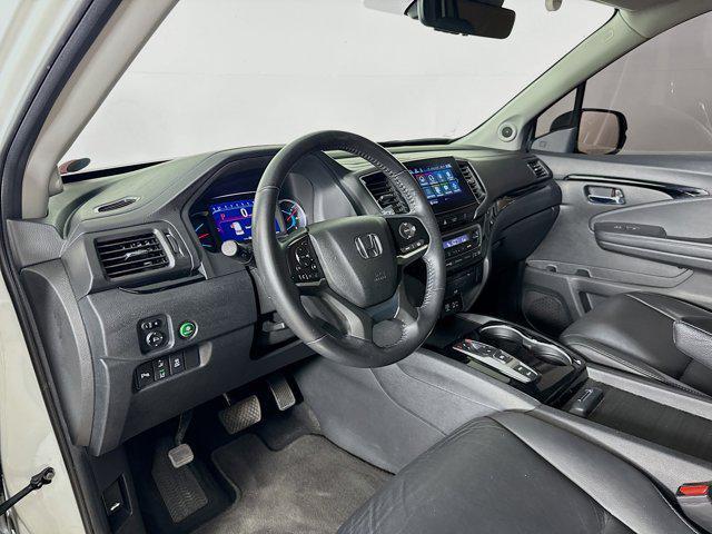 Photo of 2022 White Honda Pilot