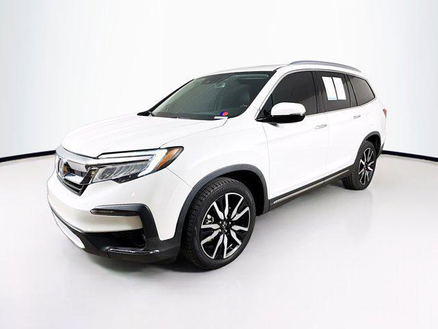 Photo of 2022 White Honda Pilot