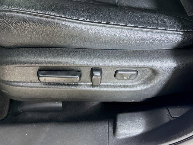 Photo of 2022 White Honda Pilot