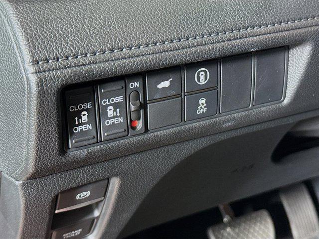 Photo of 2024 Red Honda Odyssey