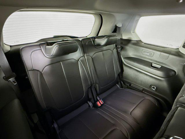 Photo of 2022 Velvet Red Pearlcoat Jeep Grand Cherokee L