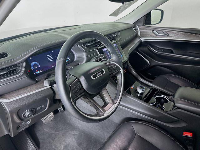 Photo of 2022 Velvet Red Pearlcoat Jeep Grand Cherokee L