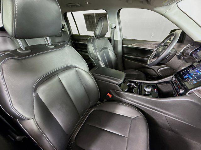 Photo of 2022 Velvet Red Pearlcoat Jeep Grand Cherokee L