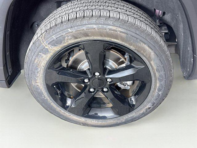 Photo of 2022 Velvet Red Pearlcoat Jeep Grand Cherokee L