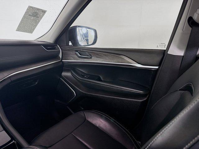 Photo of 2022 Velvet Red Pearlcoat Jeep Grand Cherokee L