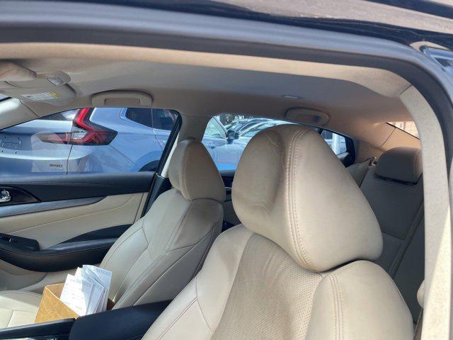 Photo of 2018 Super Black Nissan Maxima