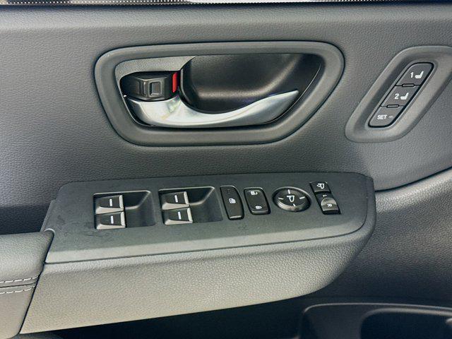 Photo of 2025 Platinum White Pearl Honda Pilot