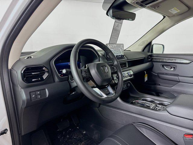 Photo of 2025 Platinum White Pearl Honda Pilot