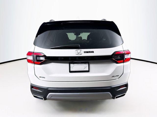 Photo of 2025 Platinum White Pearl Honda Pilot