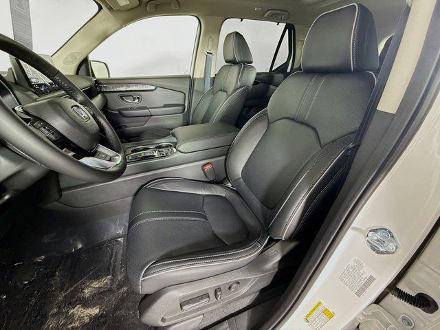 Photo of 2025 Platinum White Pearl Honda Pilot