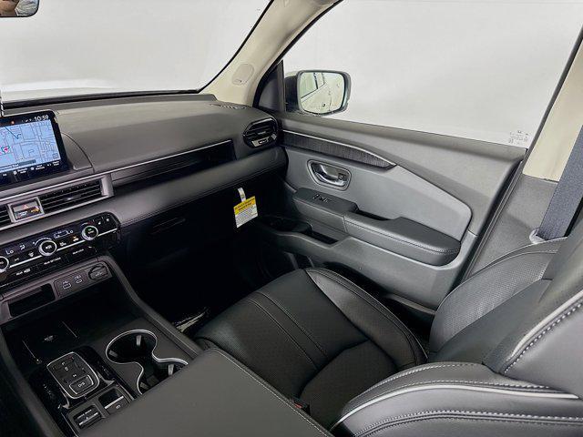 Photo of 2025 Platinum White Pearl Honda Pilot