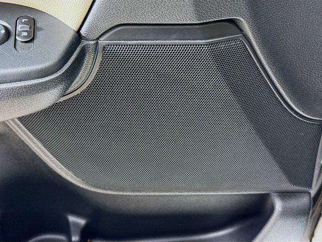 Photo of 2021 White Honda CR-V