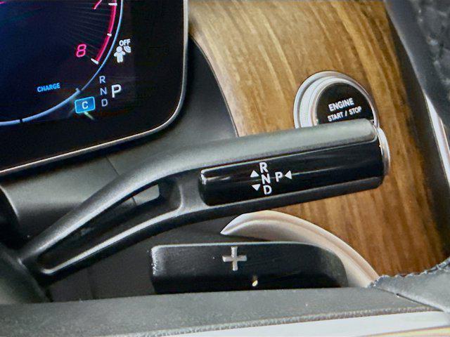 Photo of 2024 White Mercedes-Benz GLC 300