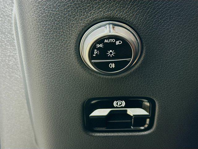 Photo of 2024 White Mercedes-Benz GLC 300
