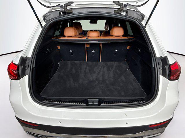 Photo of 2024 White Mercedes-Benz GLC 300