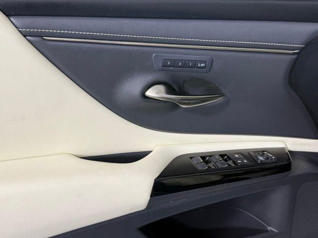 Photo of 2022 Iridium Lexus ES 350