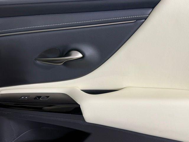 Photo of 2022 Iridium Lexus ES 350