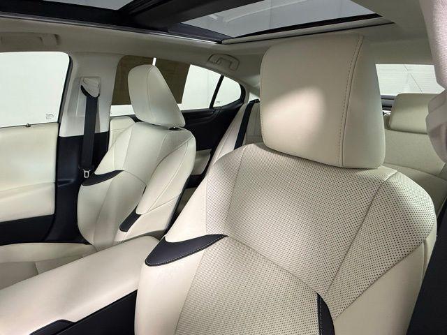 Photo of 2022 Iridium Lexus ES 350