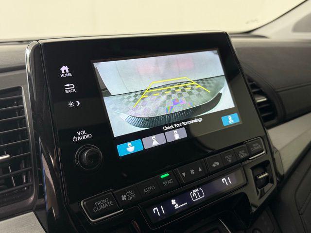 Photo of 2023 Platinum White Pearl Honda Odyssey