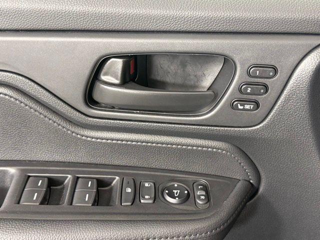 Photo of 2023 Platinum White Pearl Honda Odyssey