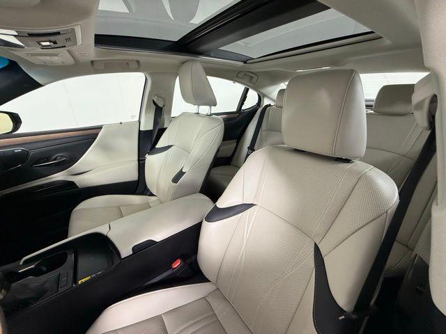 Photo of 2024 Eminent White Pearl Lexus ES 350