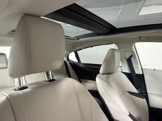 Photo of 2024 Eminent White Pearl Lexus ES 350