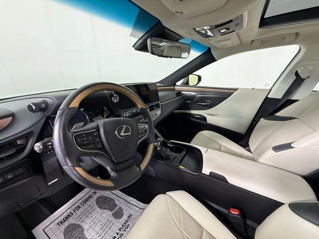 Photo of 2024 Eminent White Pearl Lexus ES 350